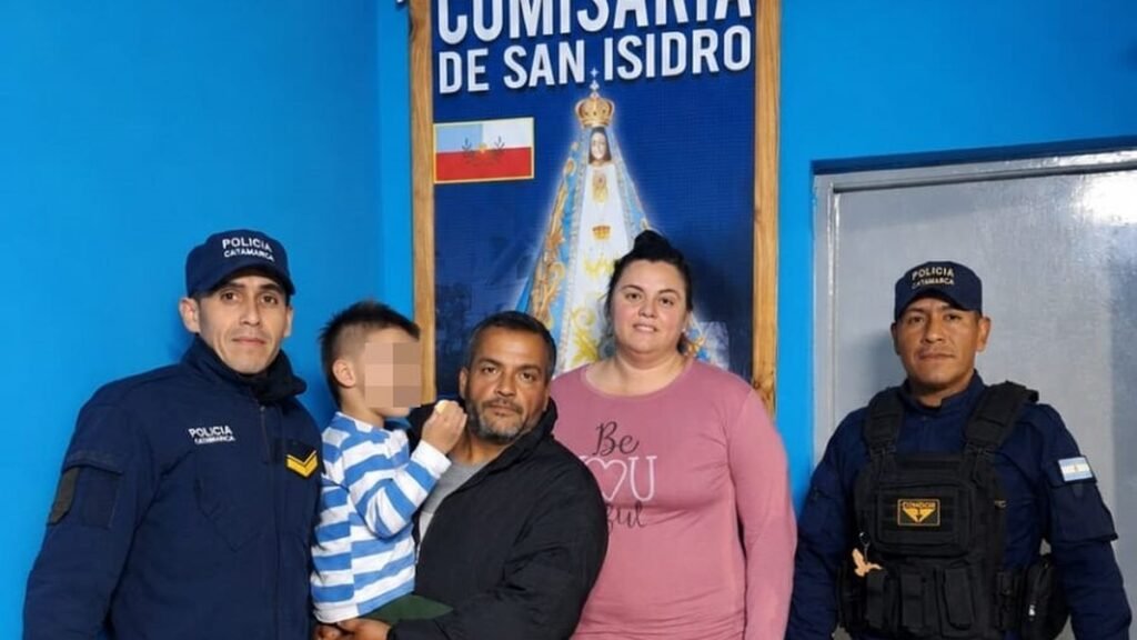Policías lograron estabilizar a un niño mediante la maniobra de Heimlich Policías lograron estabilizar a un niño mediante la maniobra de Heimlich