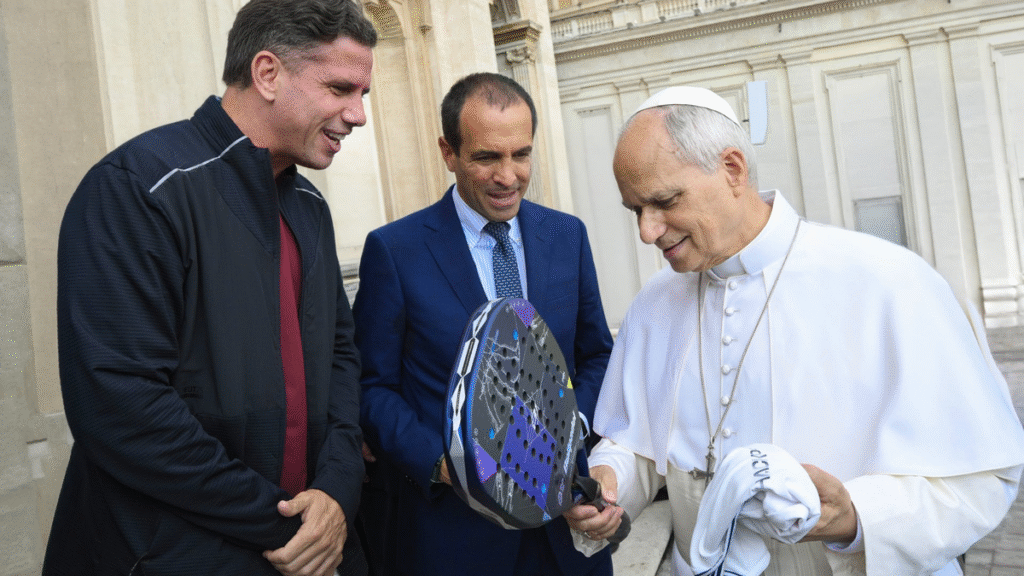 El papa León XIV recibió a referentes del pádel internacional