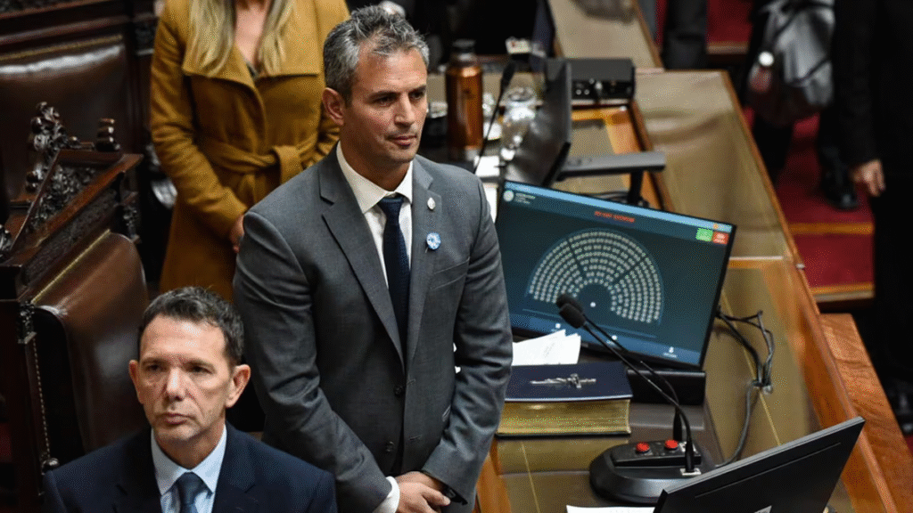 La oposición presionó para que el Indio Solari sea velado en el Congreso, pero Menem lo negó
