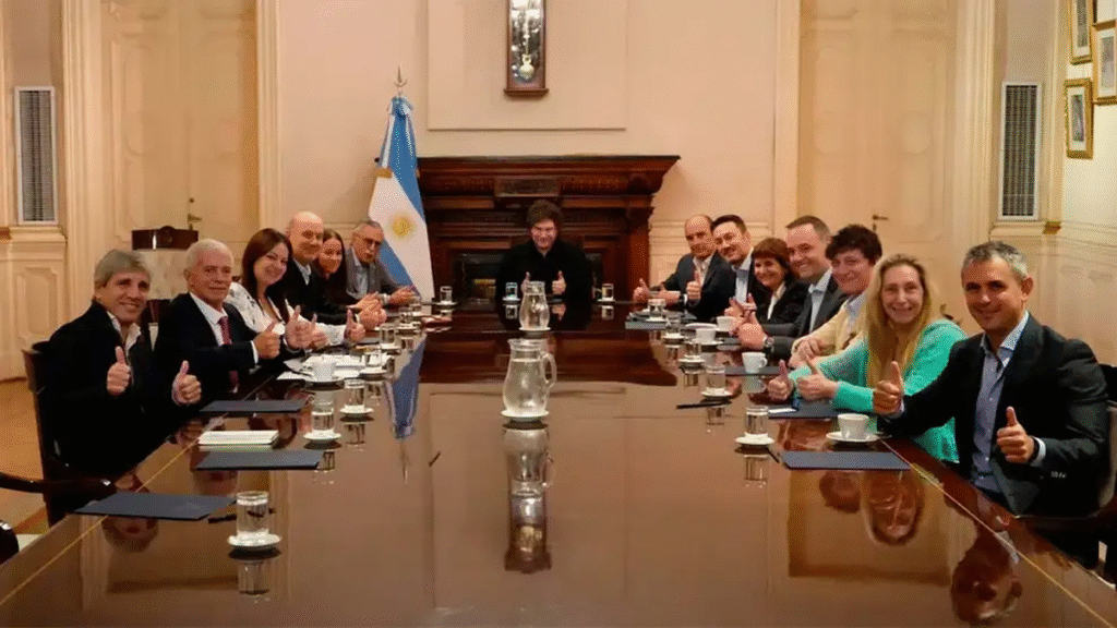El Gobierno reúne su mesa política este jueves para definir la estrategia legislativa y acelerar las reformas