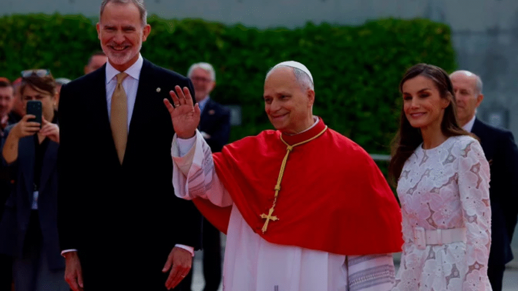 León XIV llegó a España para su primera visita apostólica como papa
