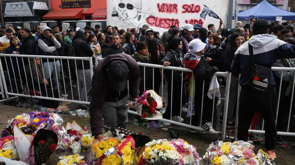Miles de fanáticos despiden al Indio Solari en una emotiva ceremonia en Avellaneda