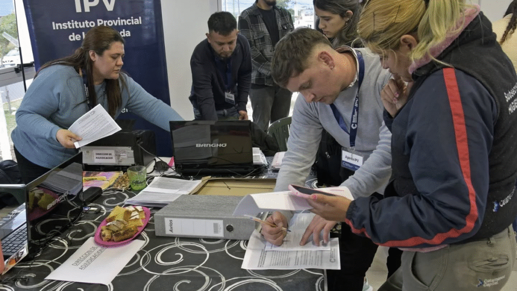 “Vivienda Más Cerca” llegó al Loteo Parque Sur para facilitar trámites a vecinos