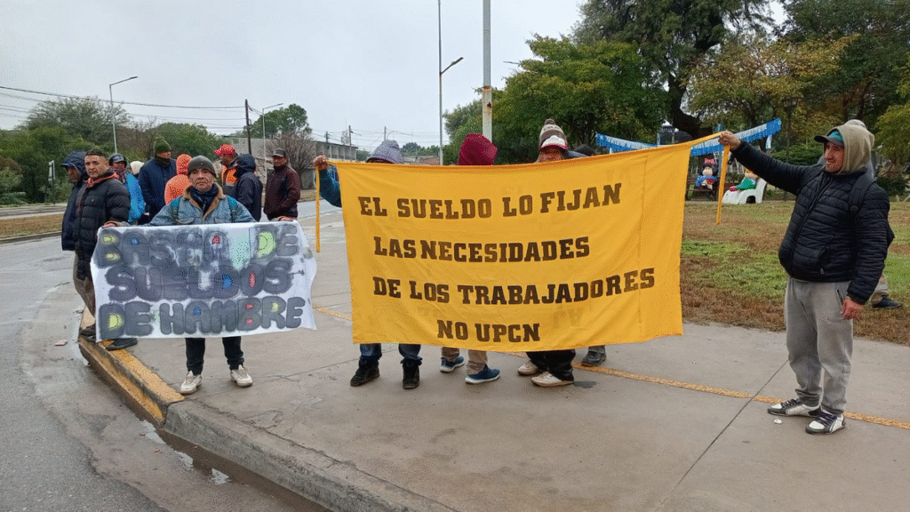 “Con amor no llegamos a comer”: municipales de Valle Viejo marchan por salarios y condiciones laborales