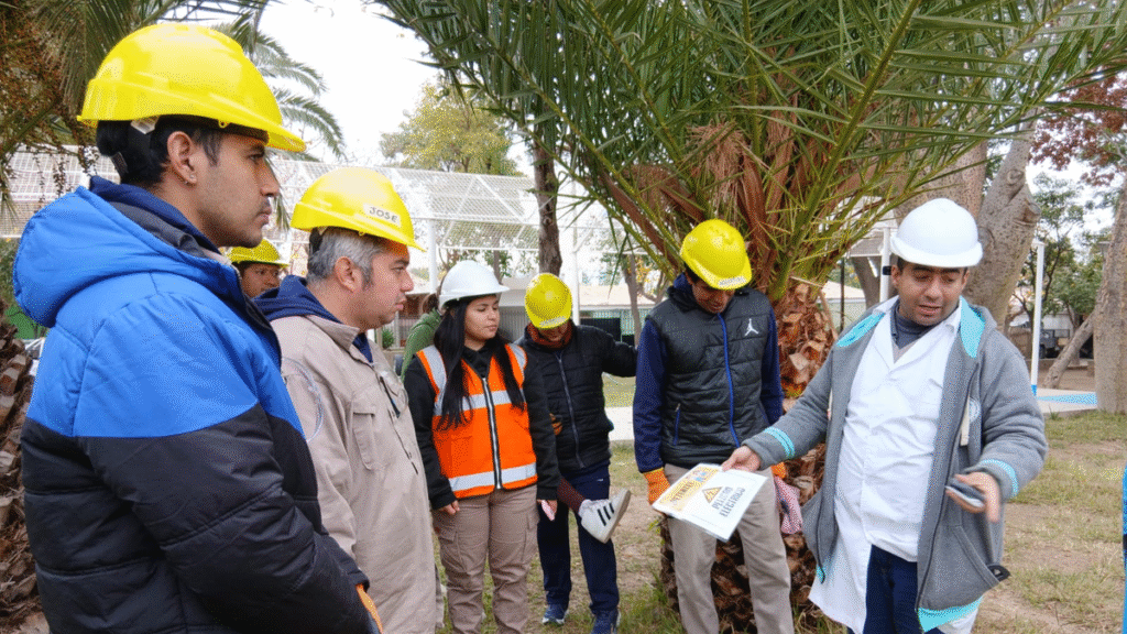 Alumnos de una escuela especial realizaron un relevamiento para prevenir riesgos eléctricos en plazas de Andalgalá