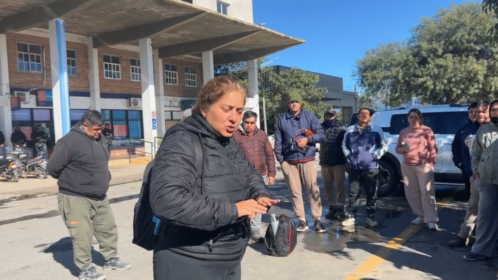 Municipales de Valle Viejo ratificaron el paro tras reunirse con el Ejecutivo Municipales de Valle Viejo ratificaron el paro tras reunirse con el Ejecutivo