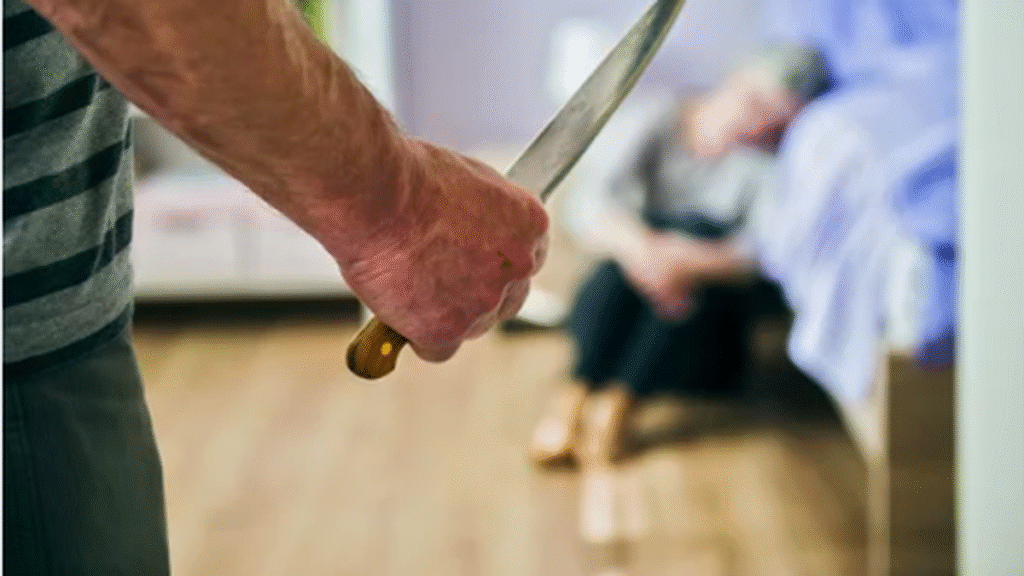 Imputaron a un hombre por amenazar con una cuchilla a su pareja y al hijo de la mujer