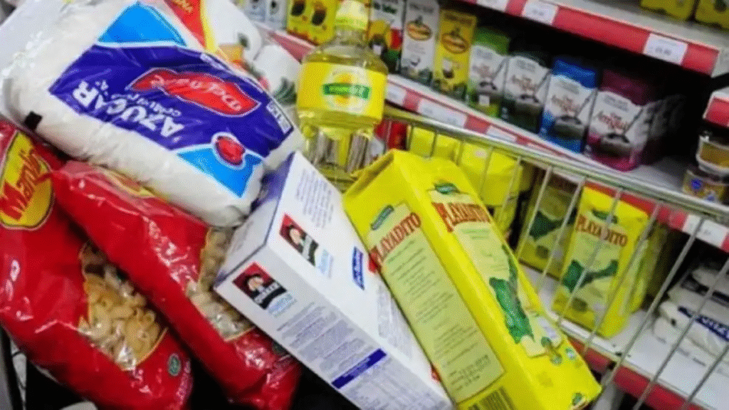 La canasta básica volvió a subir en mayo y una familia necesitó casi .500.000 para no ser pobre La canasta básica volvió a subir en mayo y una familia necesitó casi .500.000 para no ser pobre