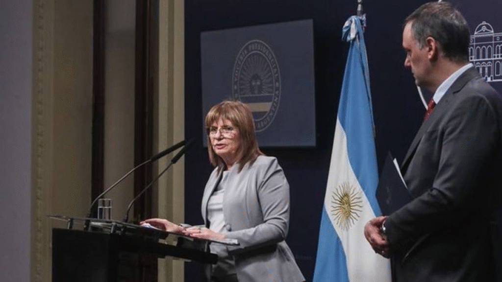 Patricia Bullrich no asistirá a la reunión que convocó Manuel Adorni