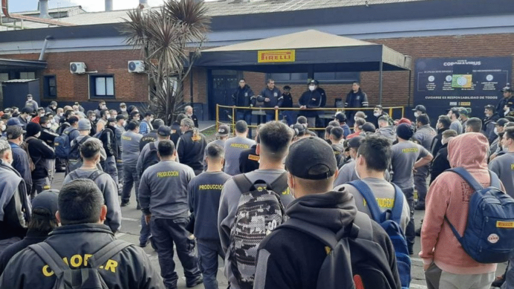 Por la caída de las ventas, Pirelli paraliza por completo la producción en su planta Por la caída de las ventas, Pirelli paraliza por completo la producción en su planta