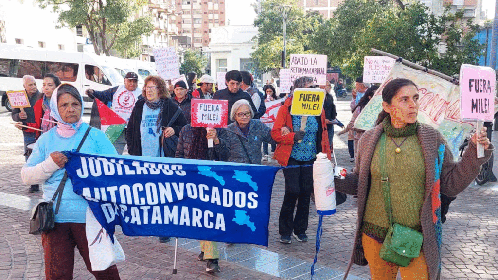 Jubilados se movilizaron contra las políticas de Milei y se sumarán a la marcha de Ni Una Menos Jubilados se movilizaron contra las políticas de Milei y se sumarán a la marcha de Ni Una Menos