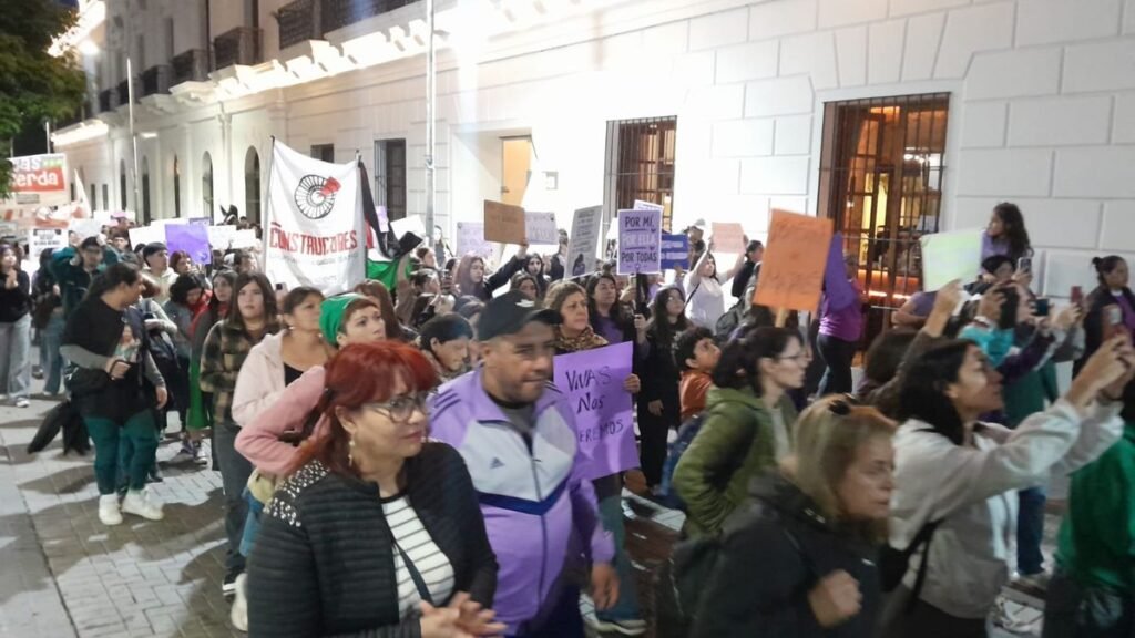 Bajo la consigna “Ni Una Menos”, Catamarca marcha contra la violencia de género