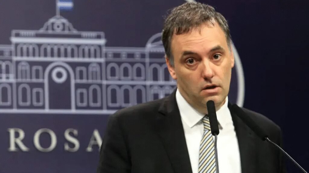 Avanza un pedido de interpelación a Adorni