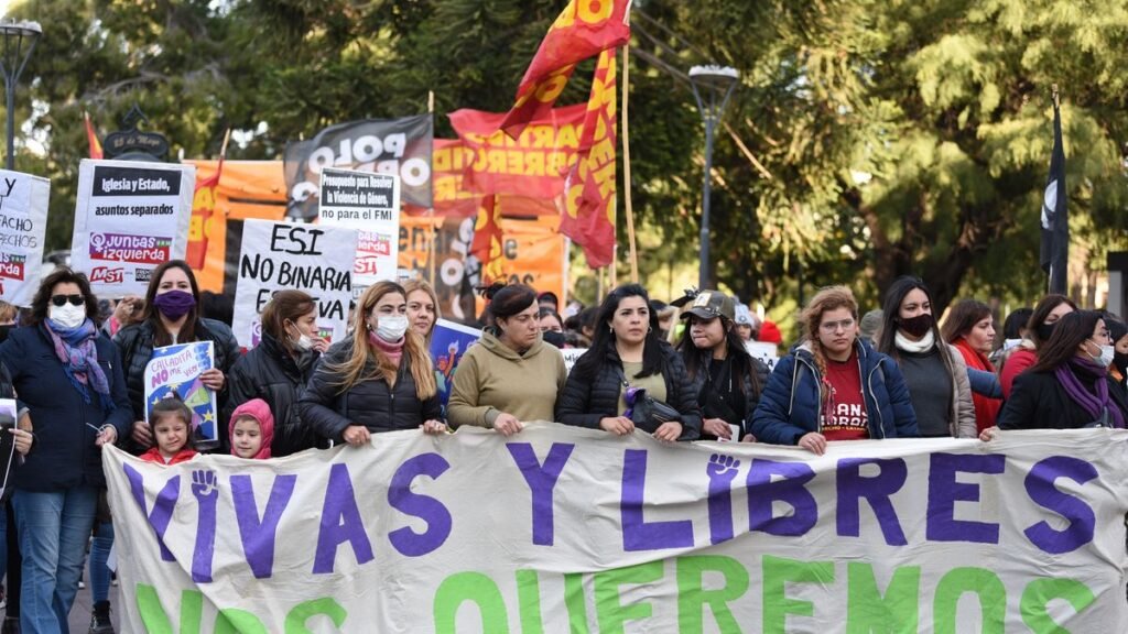 La Carrillo repudió los dichos de Adrián Brizuela y convocó a la marcha Ni Una Menos La Carrillo repudió los dichos de Adrián Brizuela y convocó a la marcha Ni Una Menos