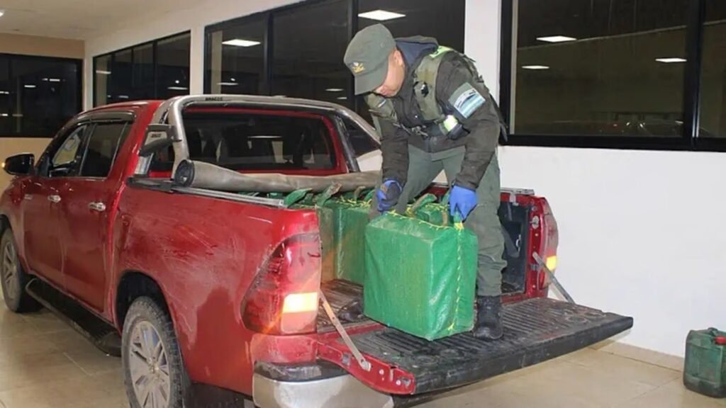 Vuelo narco: buscan al tercer sospechoso por los 470 kilos de cocaína