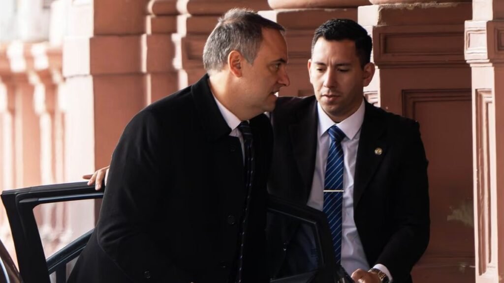 Adorni fijó el 15 de junio como plazo para presentar su patrimonio Adorni fijó el 15 de junio como plazo para presentar su patrimonio