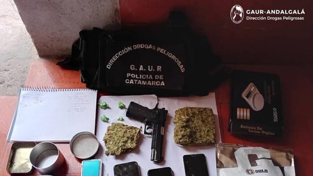 Secuestraron marihuana, cocaína y detuvieron a un joven en Andalgalá