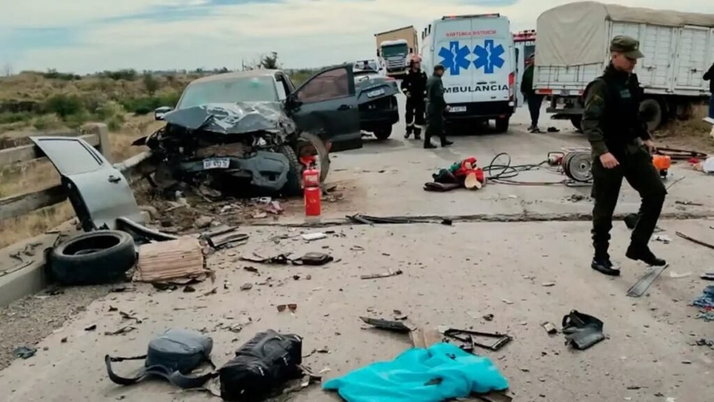 Dos personas murieron  tras un choque múltiple