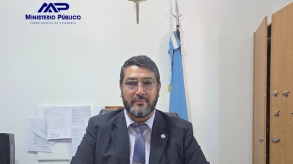 Violento continuará detenido