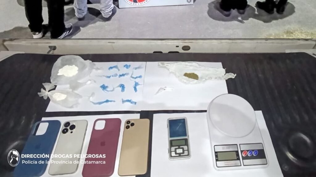 Secuestraron cocaína, marihuana y dos autos