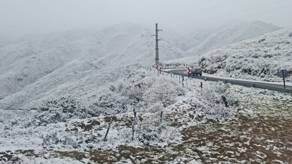 El frío extremo no da tregua y aumenta el ausentismo escolar