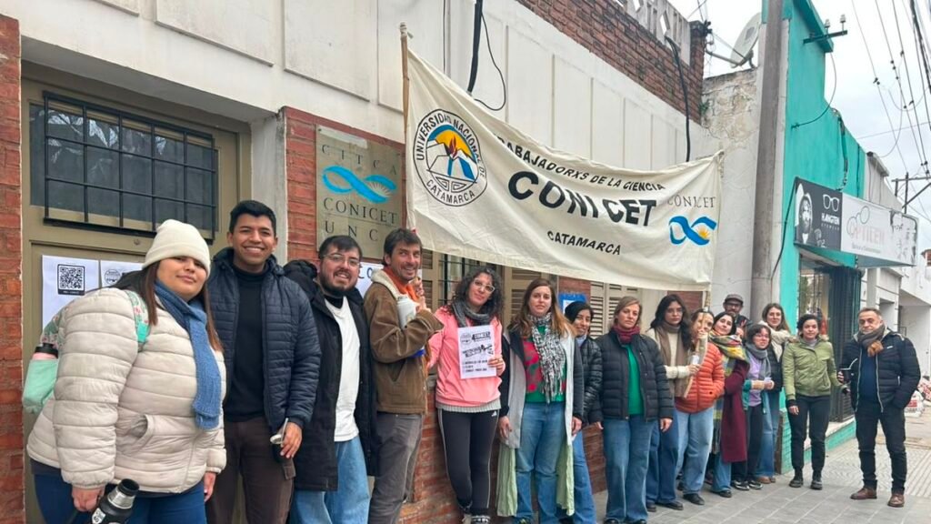 Científicos  del CONICET protestaron  en la calle