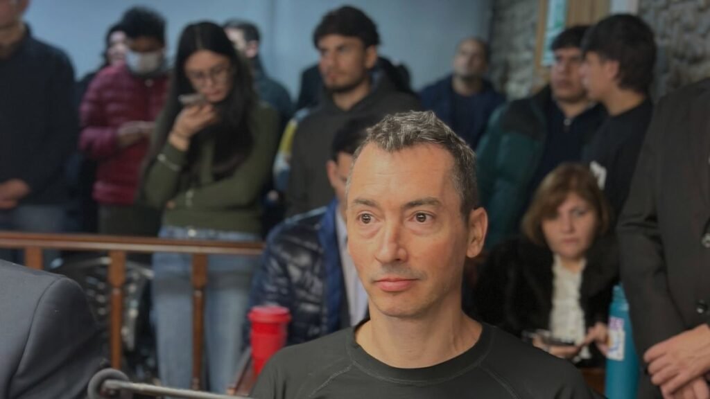 Galán defendió sus métodos de las críticas de Pedro Saracho