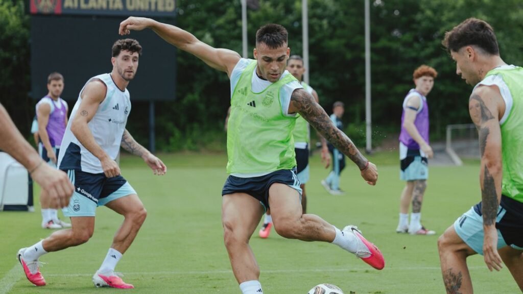 La Selección entrenó y luego partió rumbo a Nueva Jersey