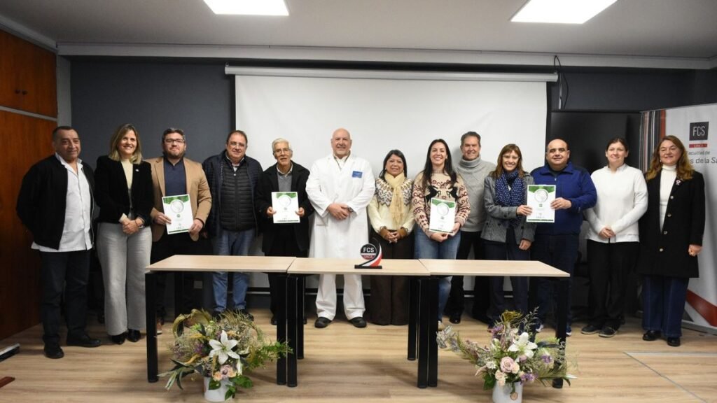 La UNCA firmó convenios con clínicas para impulsar la formación profesional
