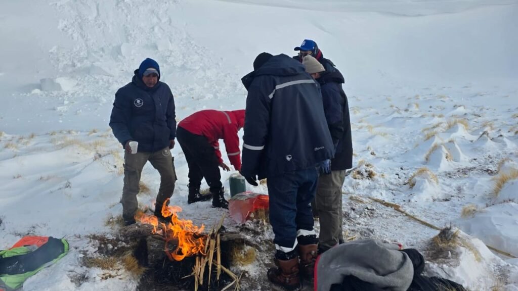 Rescatan a los trabajadores que permanecían varados por la nieve en la Puna