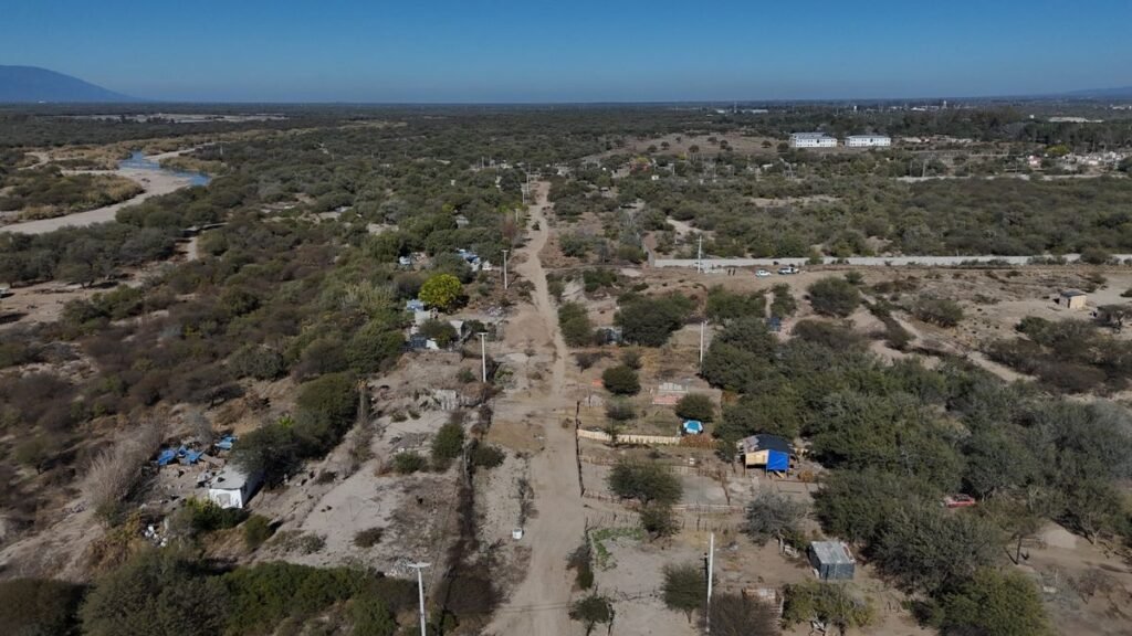 Alertan por asentamientos sobre cañerías que transportan agua a alta presión