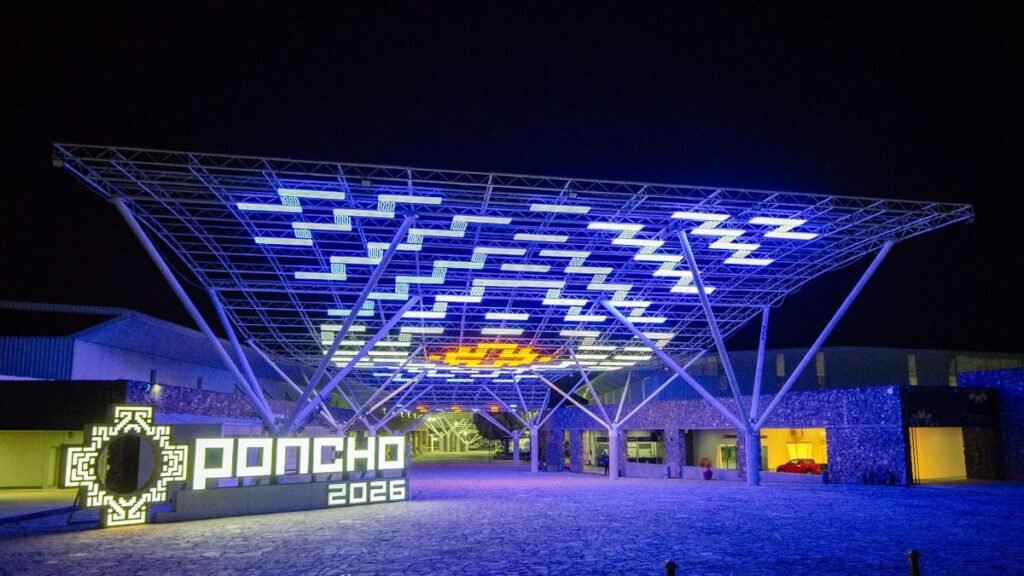 Poncho 2026: la identidad de la fiesta se despliega en la pérgola central y viste los pabellones