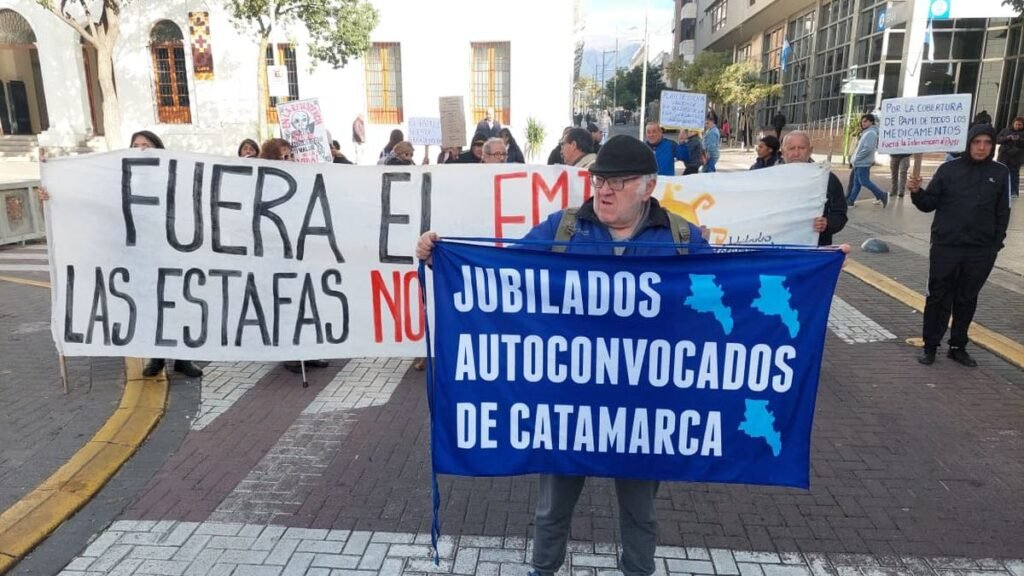 Con reclamos previsionales y contra el ajuste, jubilados marcharon otra vez en la Capital