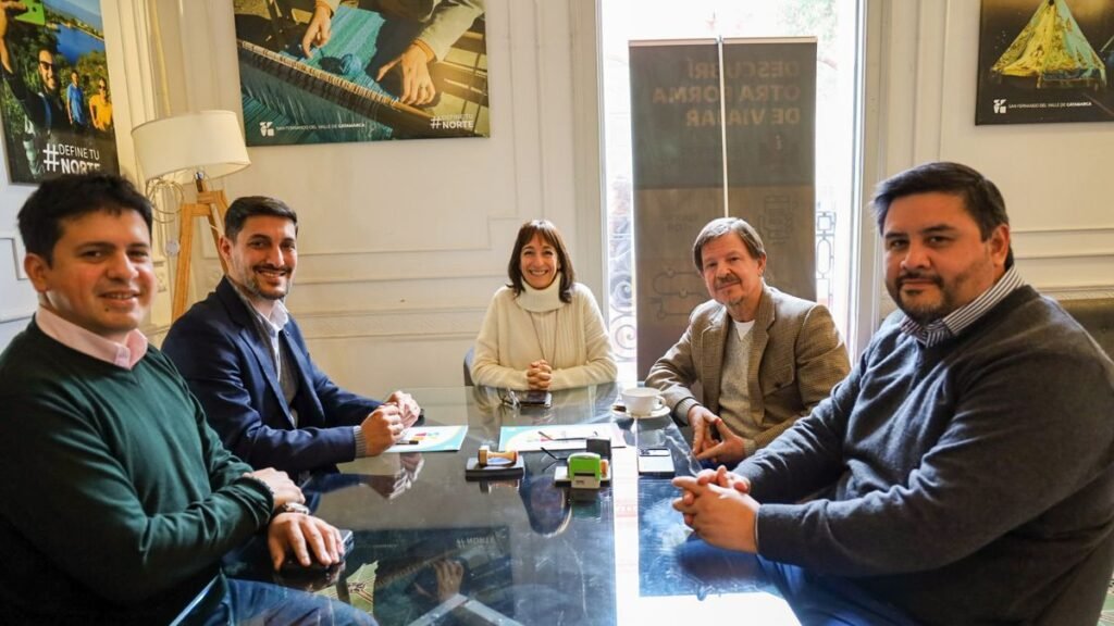 Capital firmó convenios con CAMYEN y el ISAC para impulsar el turismo y la formación cultural