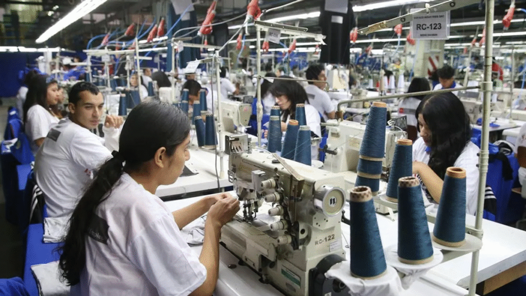 La industria textil cayó 22,2% en abril y ya perdió más de 24.000 empleos desde 2023