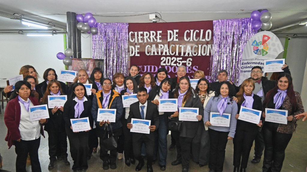 28 cuidadores de adultos mayores finalizaron su capacitación