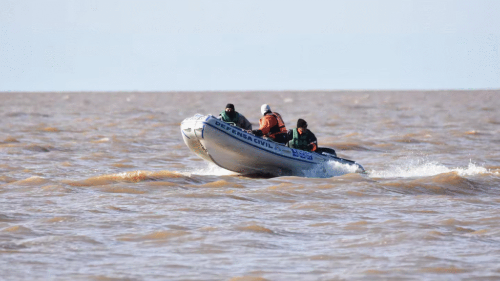 Hallaron un cuerpo en Uruguay e investigan si pertenece a pescadores desaparecidos en el Río de la Plata