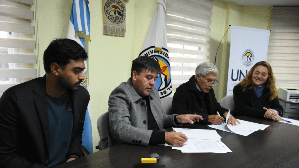 La UNCA y la Municipalidad de Tapso firmaron un convenio para impulsar capacitaciones y proyectos conjuntos