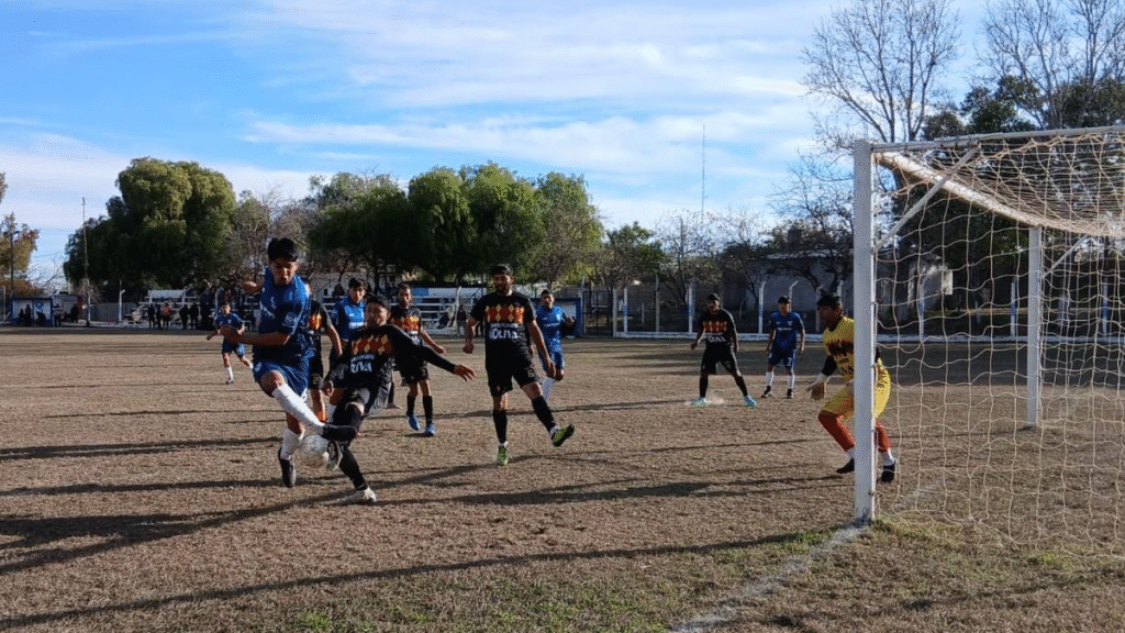 Rivadavia sigue firme en la cima