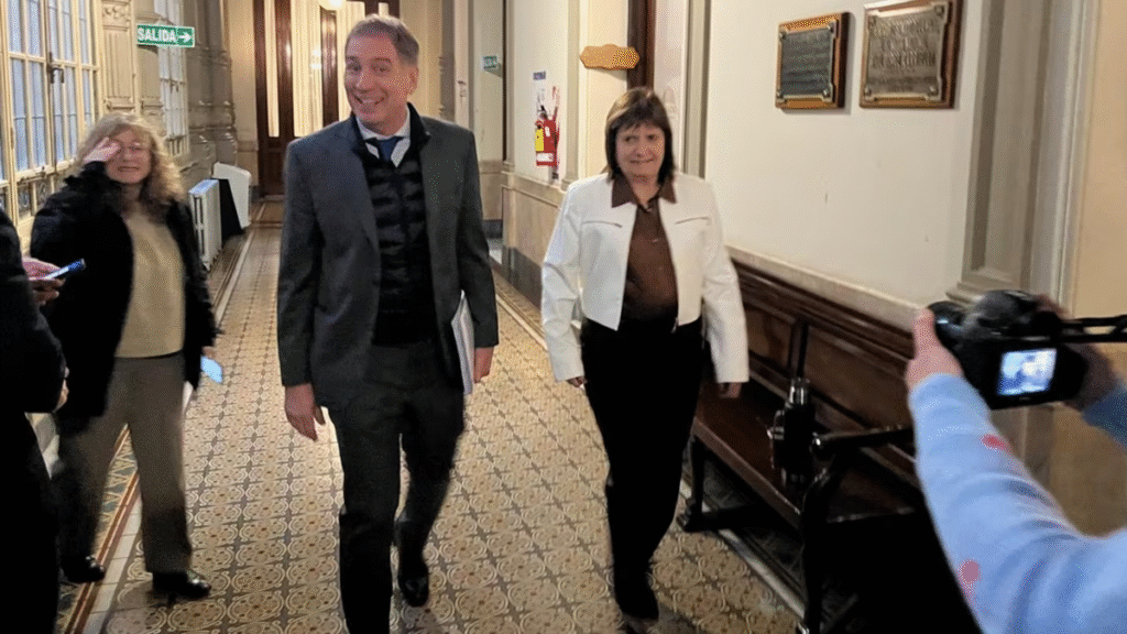 Primera visita de Diego Santilli al Congreso como jefe de Gabinete
