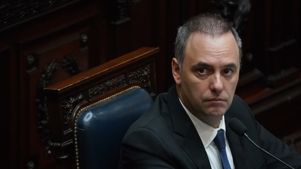 Manuel Adorni renunció a su cargo en el directorio de YPF