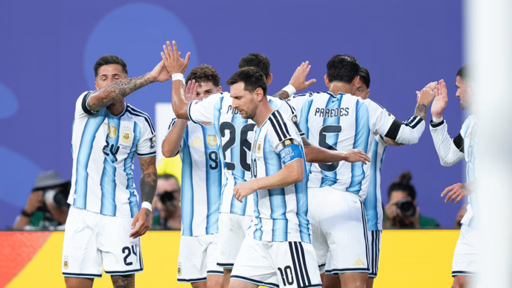 Confirmaron quién será el árbitro del partido de la Selección argentina contra Inglaterra