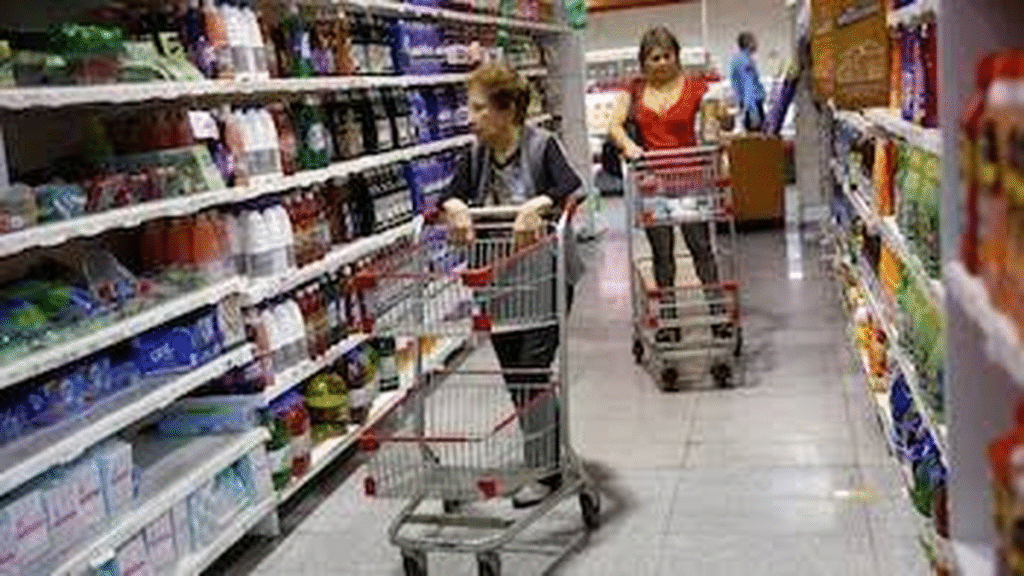 Una familia tipo ya necesita más de ,5 millones al mes para no ser pobre