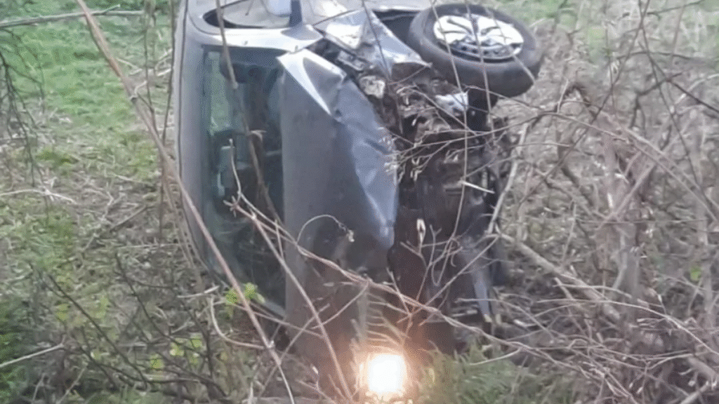 Un auto volcó en la ruta provincial N°4