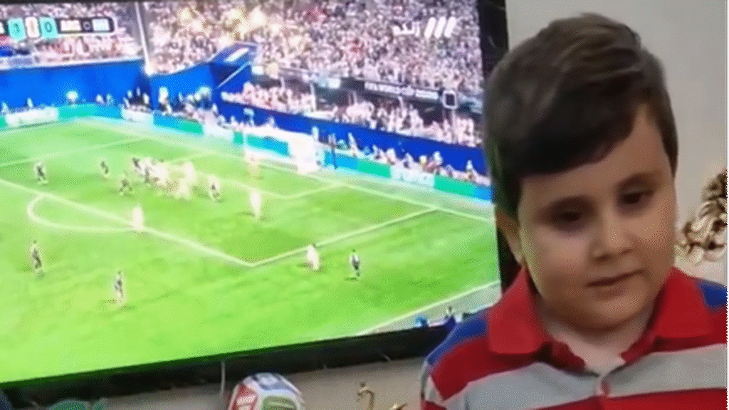 Un niño ciego vivió con euforia el gol de Enzo Fernández gracias al ingenio de su padre