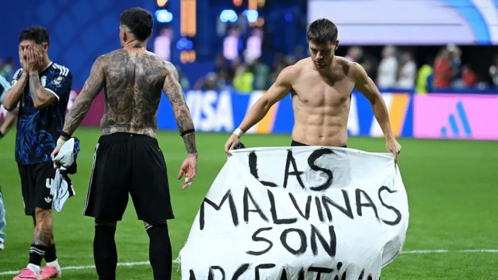 El Gobierno británico criticó a la Selección tras la bandera sobre Malvinas