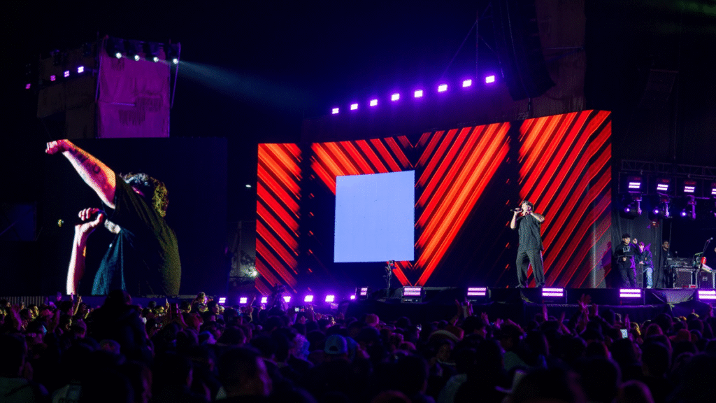 Más de 40 mil personas en una jornada especial que unió la pasión por el fútbol y la música en El Patio