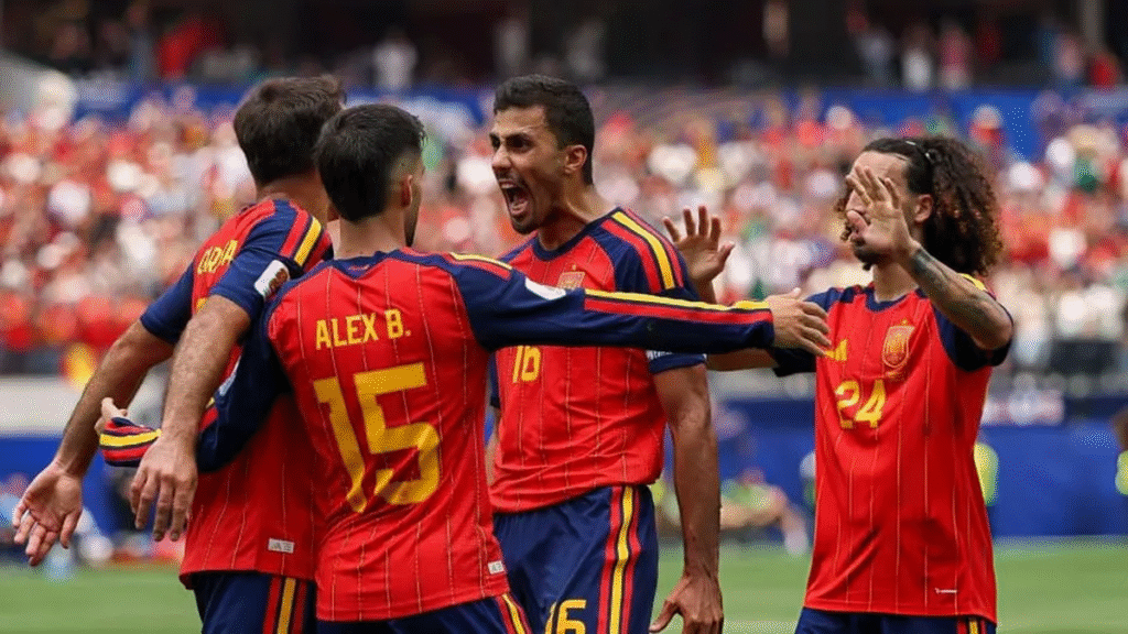 España goleó 3-0 a Austria y pasó a los octavos de final