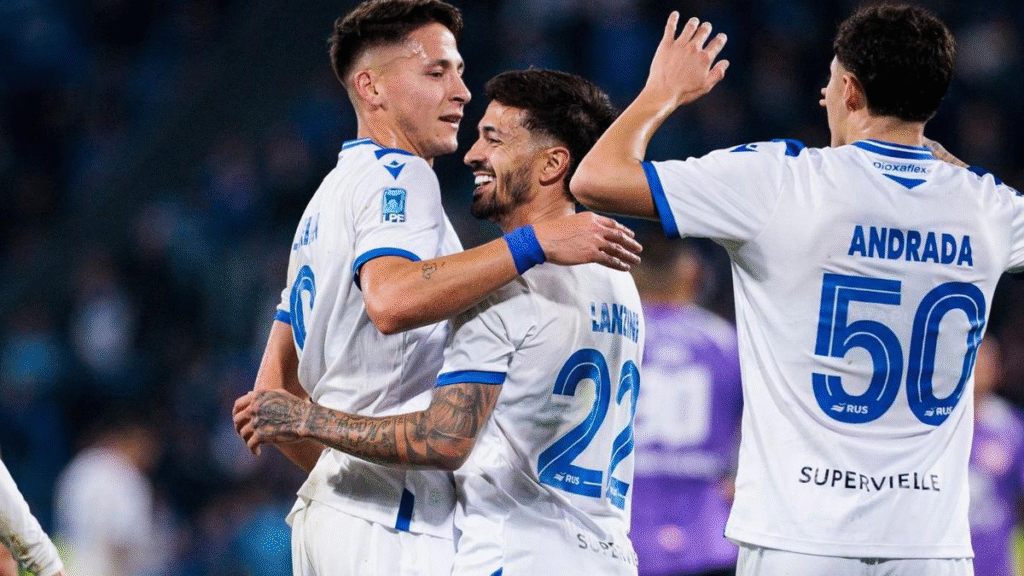 Vélez debutó con un triunfo ante Instituto gracias a un gol de Lanzini