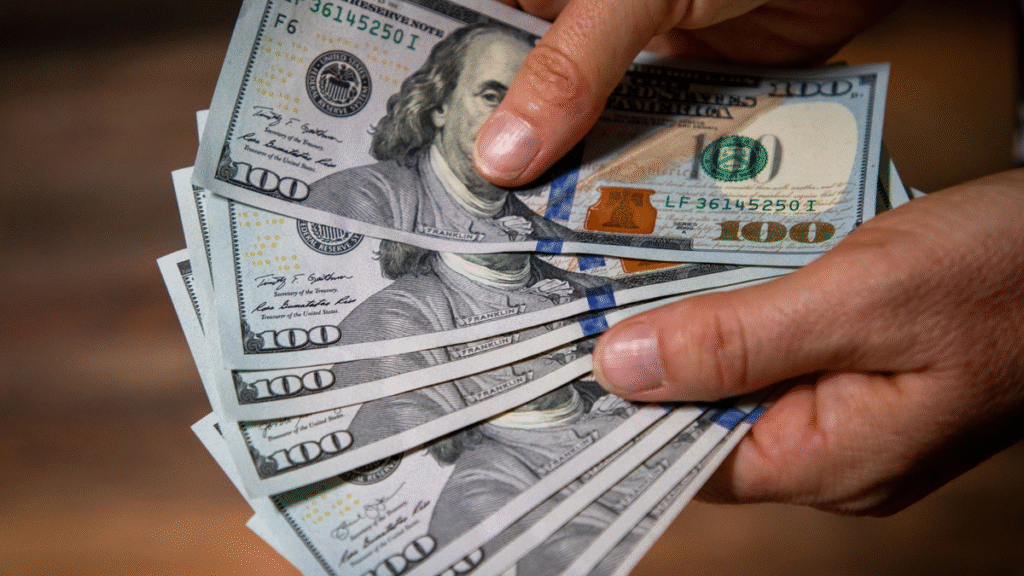 El dólar podría llegar a .800 este año